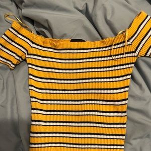 yellow off the shoulder crop top s/m